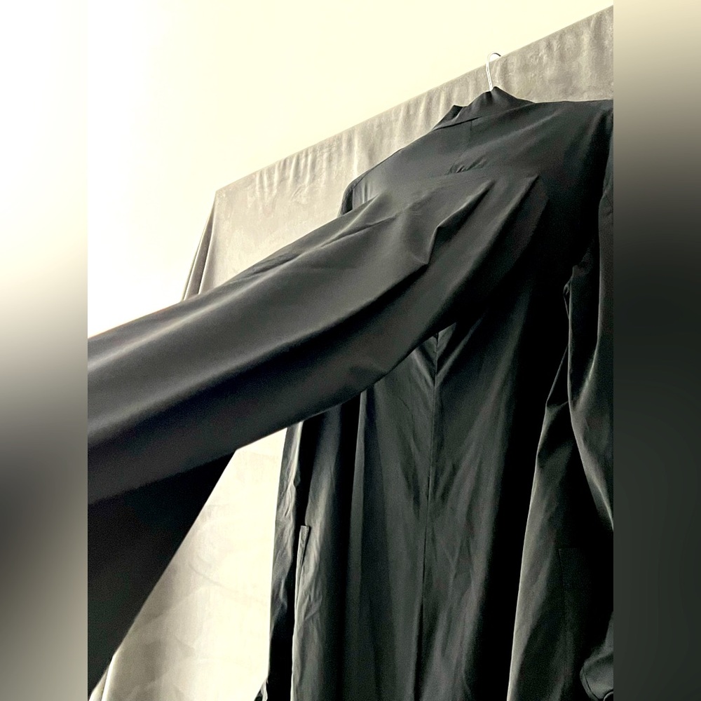 Incredible Rundholz slick black rain/light weight designer jacket. Size M - Picture 3 of 4
